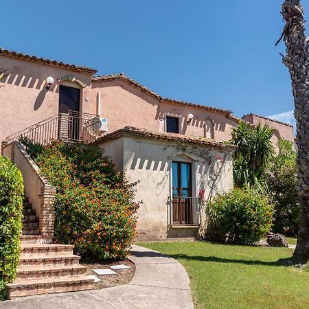 Apartments In Residence With Swimming Pool In Santa Margherita Di Pula, 250 Meters From The Sea Exterior photo