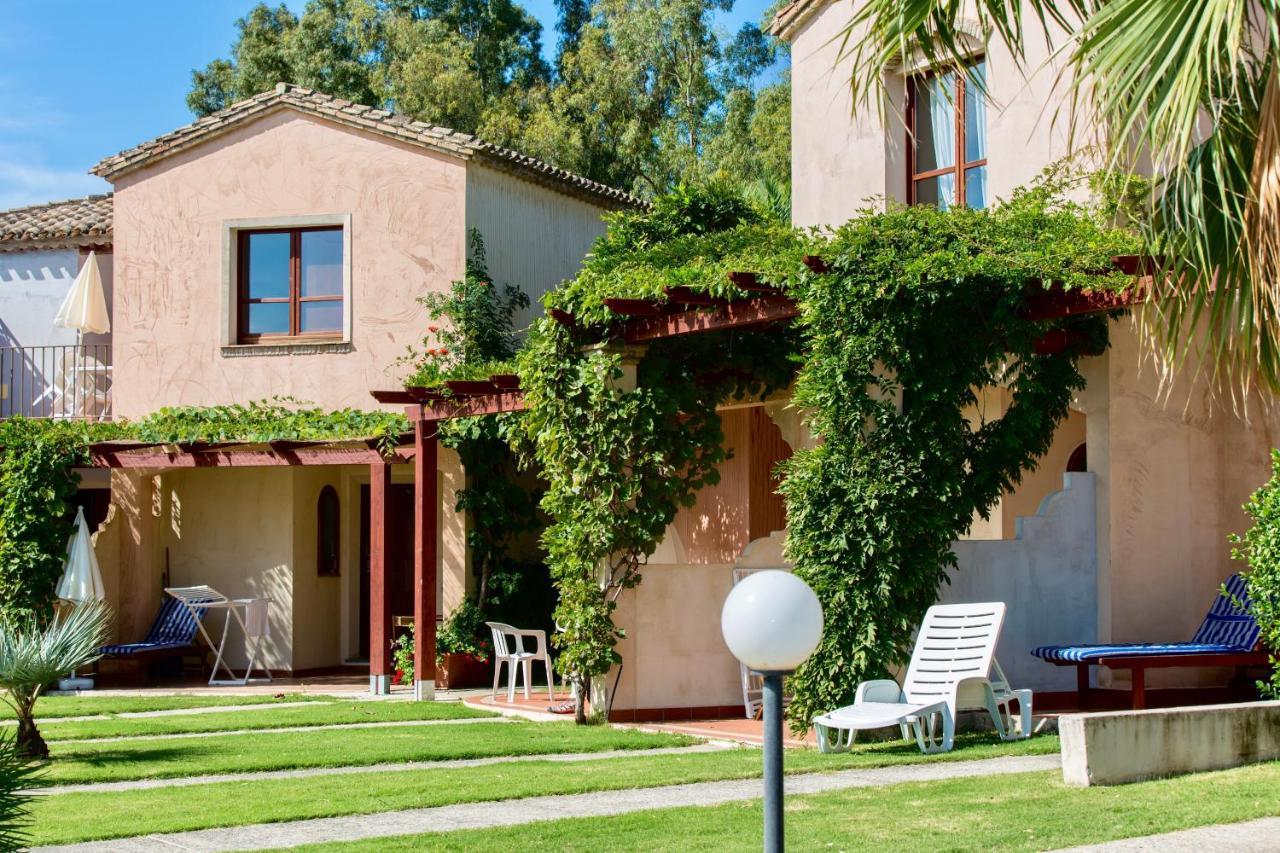Apartments In Residence With Swimming Pool In Santa Margherita Di Pula, 250 Meters From The Sea Exterior photo