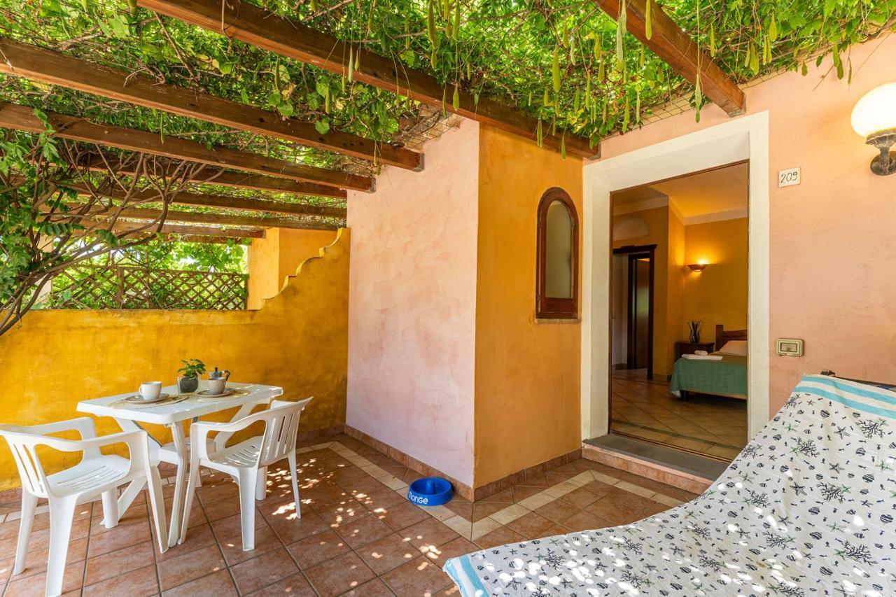 Apartments In Residence With Swimming Pool In Santa Margherita Di Pula, 250 Meters From The Sea Exterior photo
