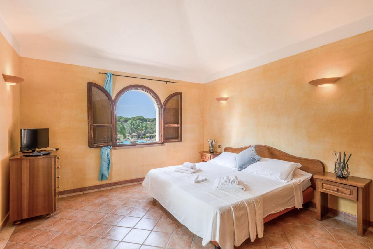 Apartments In Residence With Swimming Pool In Santa Margherita Di Pula, 250 Meters From The Sea Exterior photo